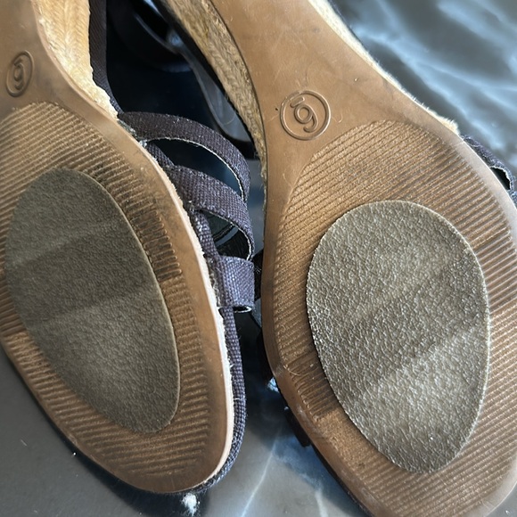 5/$20 2/$15 Bundle Of Two Pair Of Sandals Denim Blue & Black - Picture 12 of 12